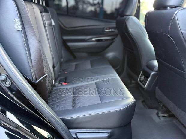 Toyota Harrier 2.0 2019 Black