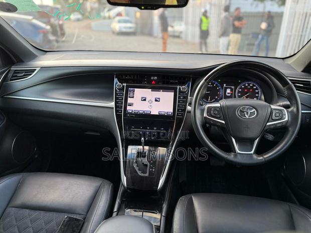 Toyota Harrier 2.0 4WD 2018 Black