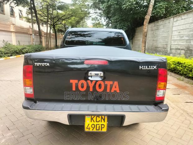 Toyota Hilux 2010 Black