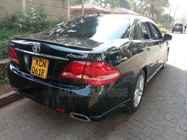 Toyota Crown 2010 Black