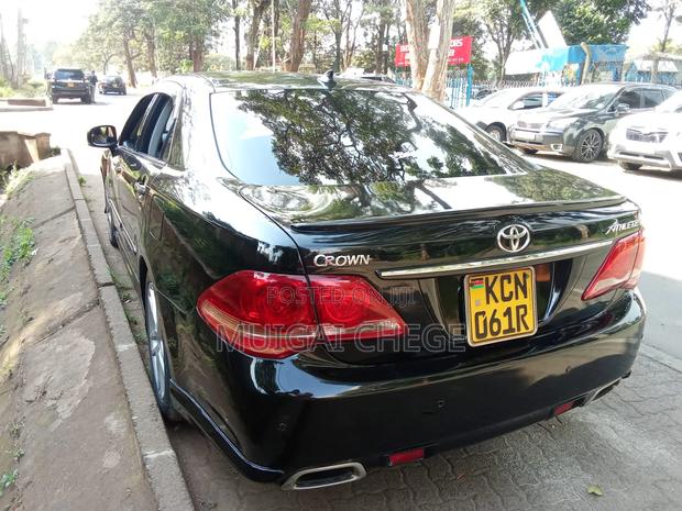Toyota Crown 2010 Black