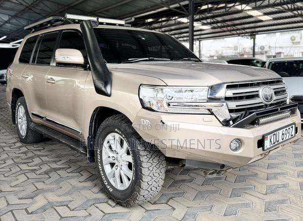 Toyota Land Cruiser 5.7 V8 VXR 2018 Gold