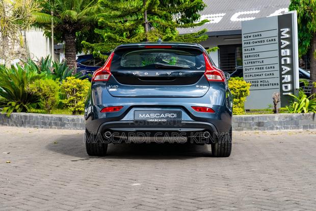 Volvo V40 2019 Blue