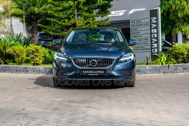 Volvo V40 2019 Blue