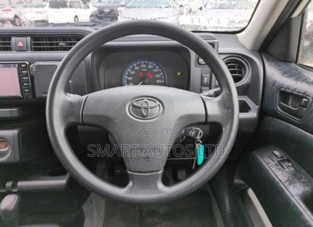 Toyota Probox 1.5 Hybrid DX Comfort 2019 Off white