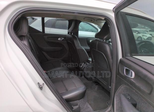 Volvo XC40 T3 Petrol FWD 2019 Off white