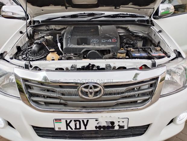 Toyota Hilux 2016 White
