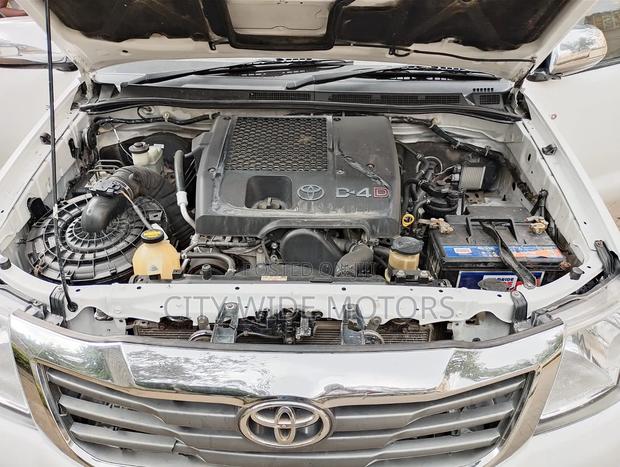 Toyota Hilux 2016 White