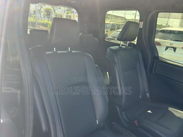 Toyota Esquire 1.8 FWD Hybrid (7 seater) 2019 Black