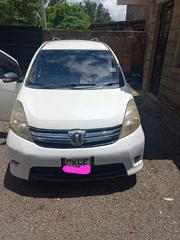 Toyota ISIS 2018 White for sale