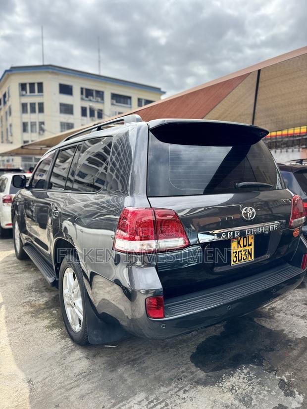 Toyota Land Cruiser 2014 Gray