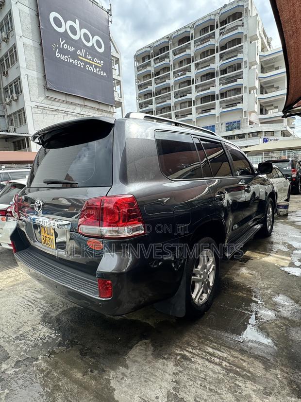 Toyota Land Cruiser 2014 Gray
