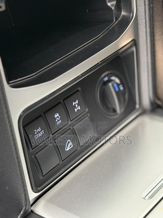 Toyota Land Cruiser Prado 2.8 2021 Black