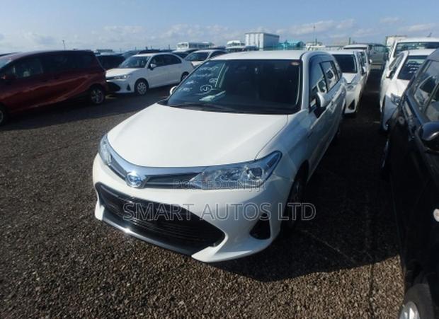 Toyota Corolla Fielder 1.5 Hybrid FWD 2019 White