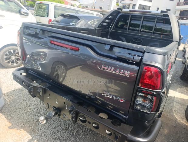 Toyota Hilux 2019 Gray