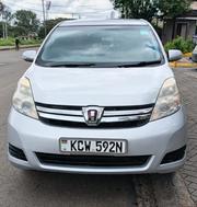Toyota ISIS 2013 Silver for sale