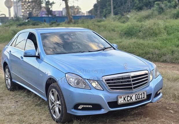 Mercedes-Benz E250 2009 Blue