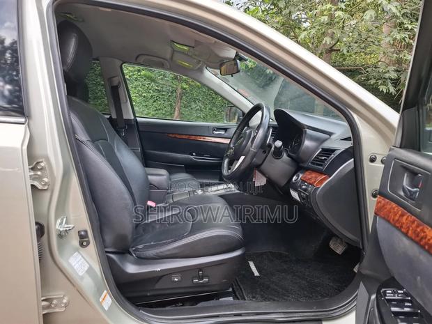 Subaru Outback 2010 Silver