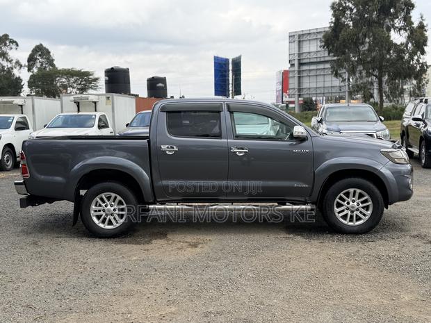 Toyota Hilux 3.0 D-4D 4x4 2014 Gray