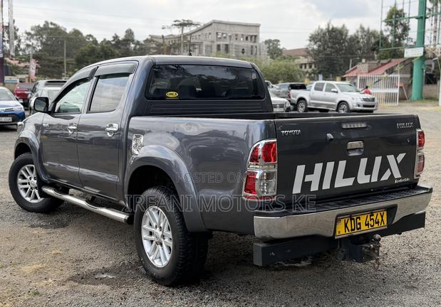 Toyota Hilux 3.0 D-4D 4x4 2014 Gray