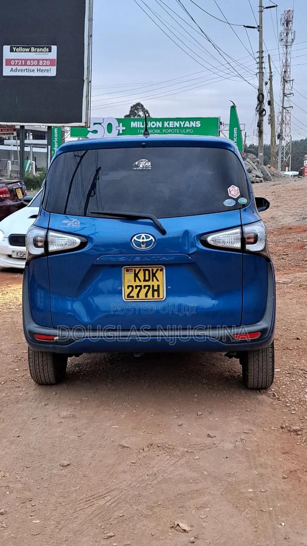 Toyota Sienta 2015 Blue