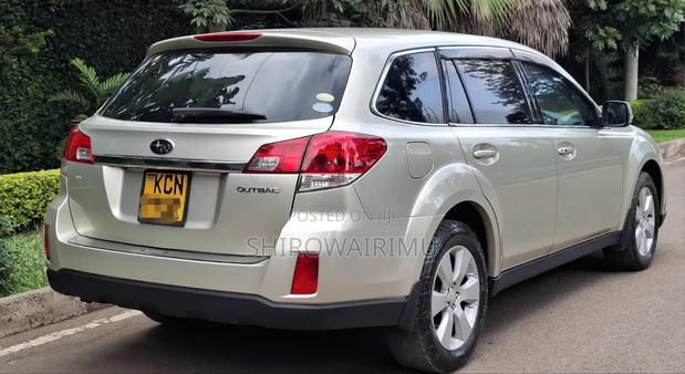 Subaru Outback 2010 Silver