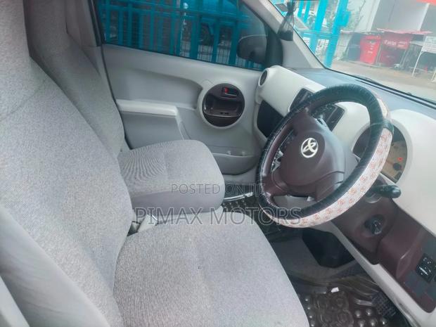 Toyota Passo 2012 Silver