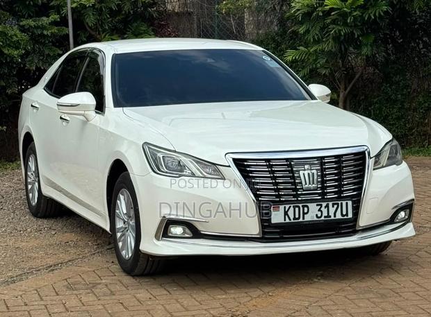 Toyota Crown 2017 White