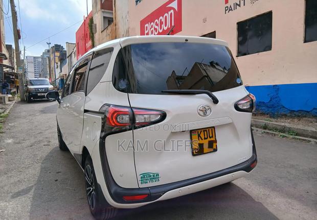 Toyota Sienta 2020 White