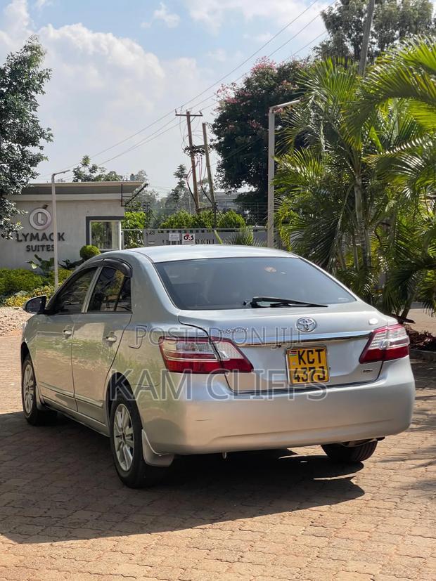 Toyota Premio 2011 Silver