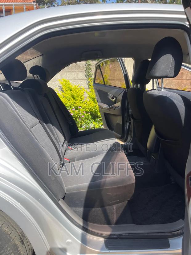 Toyota Premio 2011 Silver