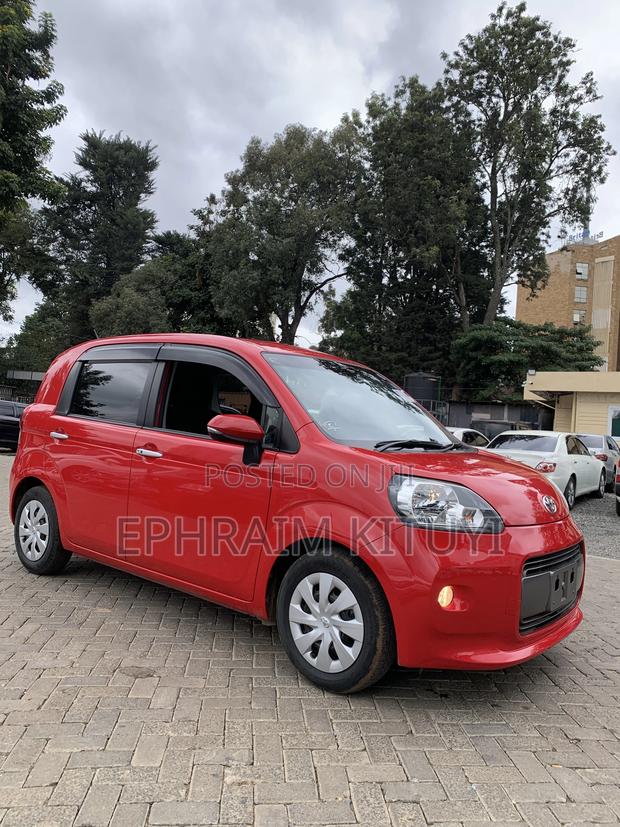 Toyota Porte 2019 Red