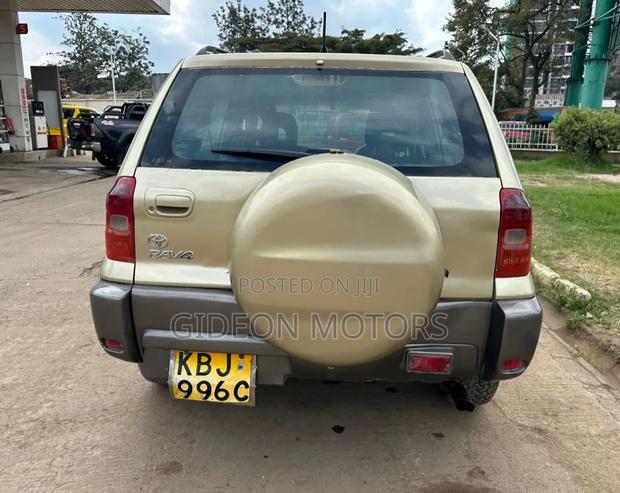 Toyota Probox 2005 Gold