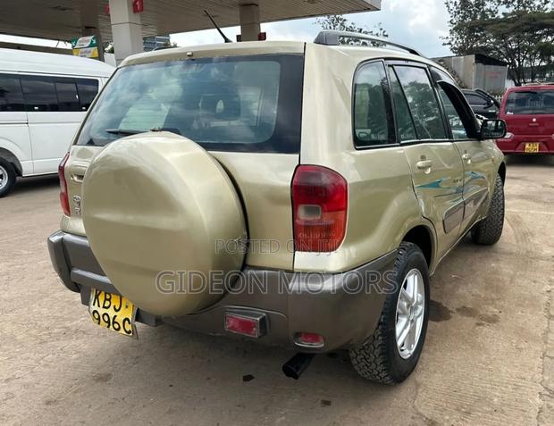 Toyota Probox 2005 Gold