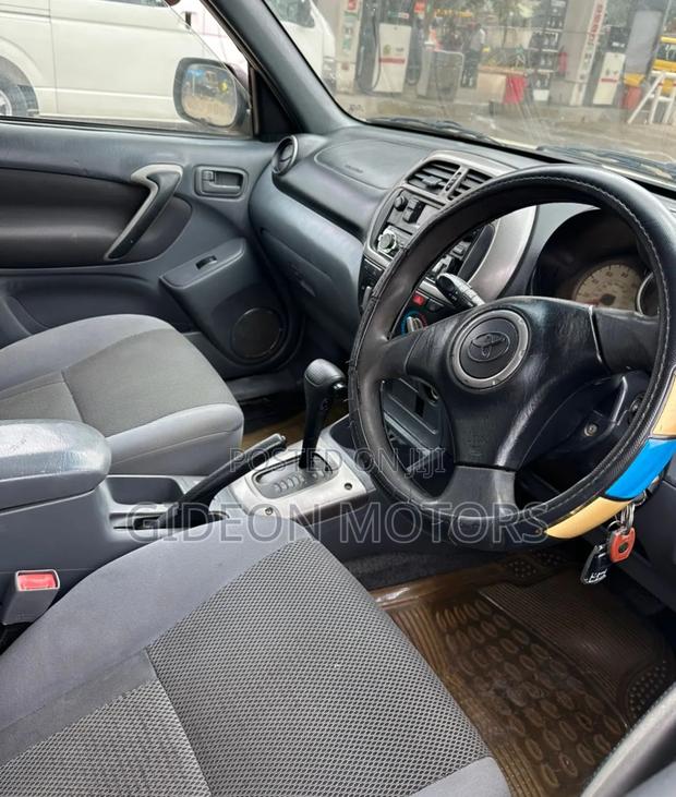 Toyota Probox 2005 Gold