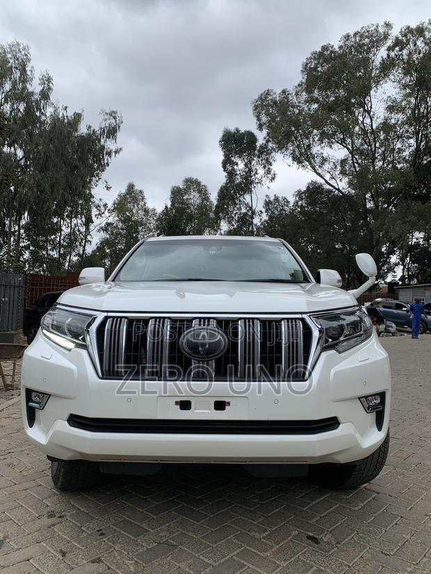 Toyota Land Cruiser Prado 2017 White