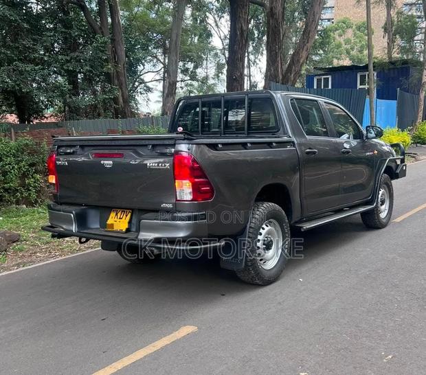 Toyota Hilux 2021 Gray