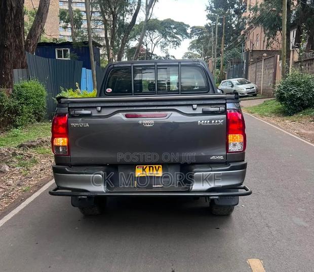 Toyota Hilux 2021 Gray