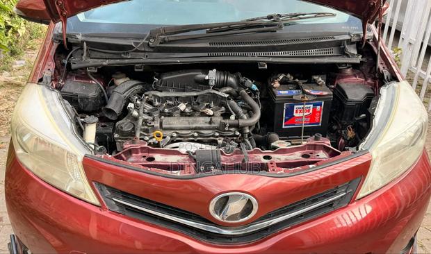 Toyota Vitz 1.3 FWD 5dr 2012 Brown