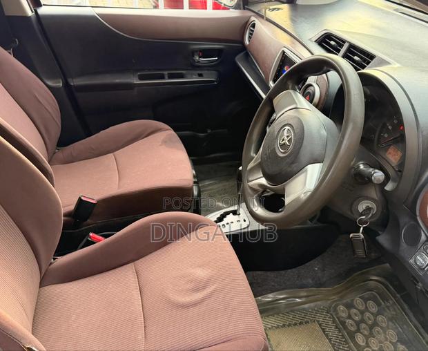 Toyota Vitz 1.3 FWD 5dr 2012 Brown