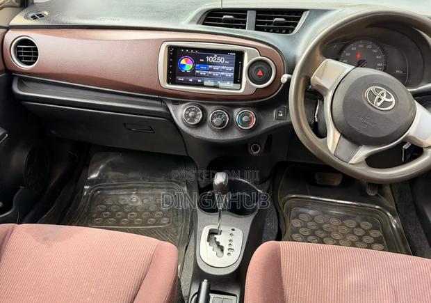 Toyota Vitz 1.3 FWD 5dr 2012 Brown