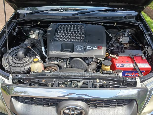 Toyota Hilux 2011 Black