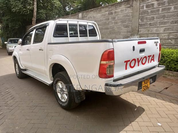 Toyota Hilux 2015 White