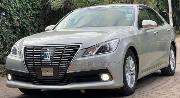Toyota Crown 2013 White