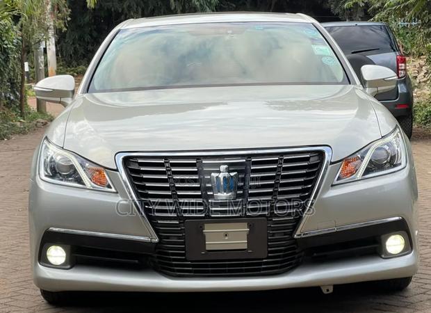 Toyota Crown 2013 White
