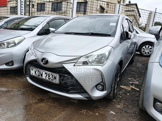 Toyota Vitz 2017 Silver