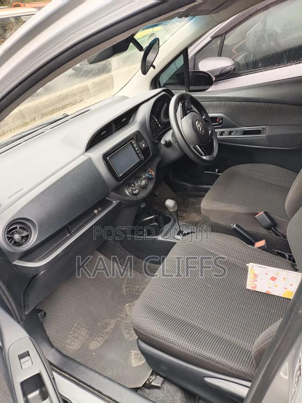 Toyota Vitz 2017 Silver