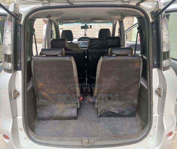 Toyota Sienta 2013 Silver