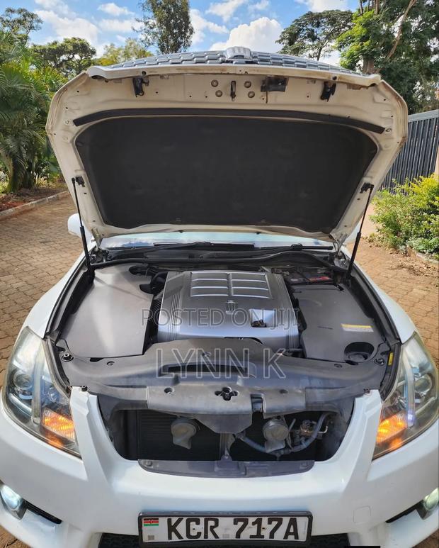 Toyota Crown 2011 White