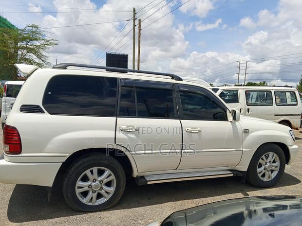 Toyota Land Cruiser 2005 White